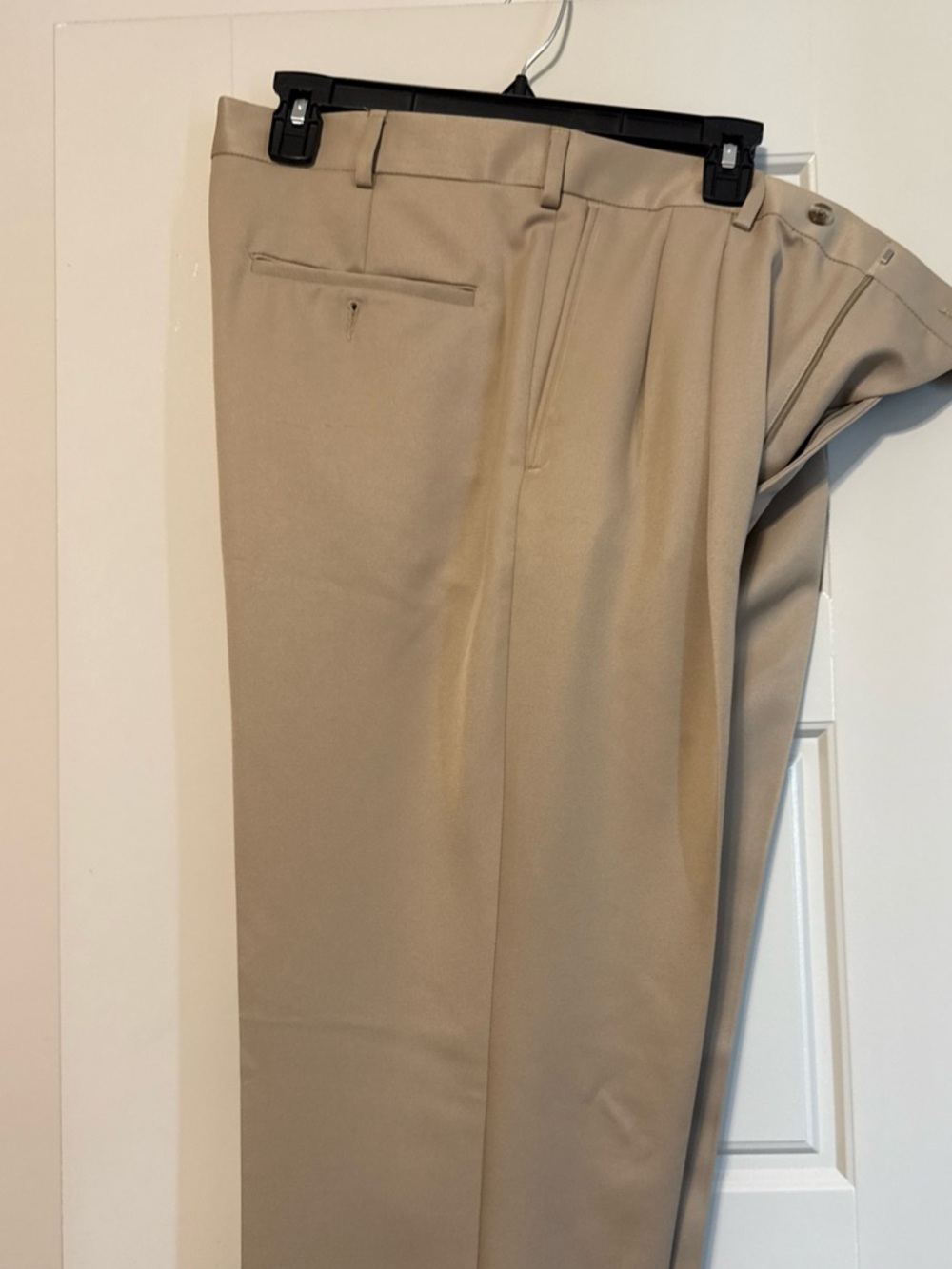 NWOT Men’s Roundtree & Yorke Travel Smart Chinos Pants 34x32 Pleated & Cuffed